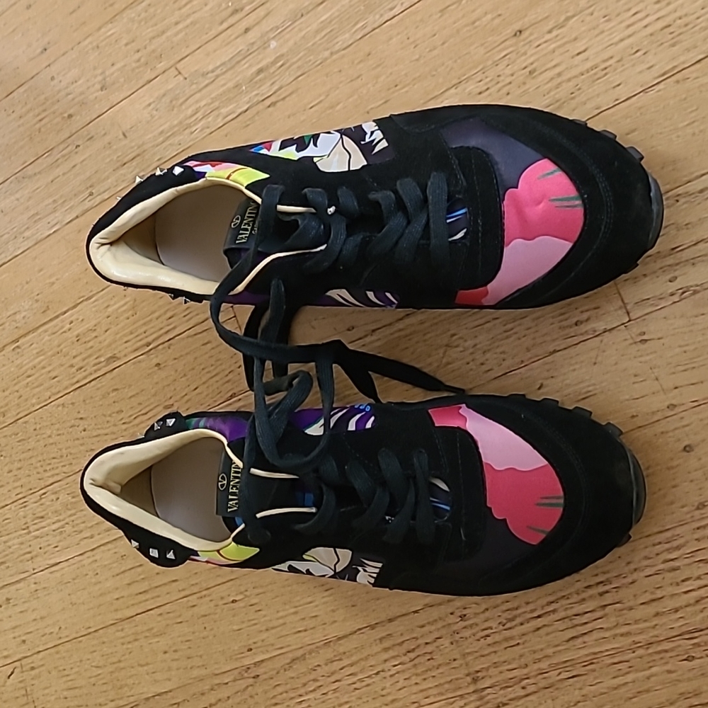 Unique  Valentino sneakers